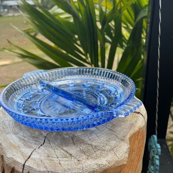 Vintage Ice Blue Indiana Windsor Round Handled Divided Relish Dish 8.5" - Picture 5 of 8